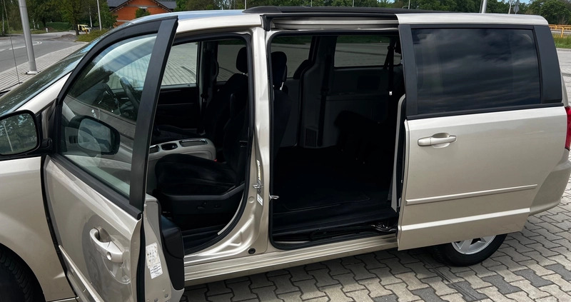 Dodge Caravan cena 39500 przebieg: 228000, rok produkcji 2013 z Legnica małe 79